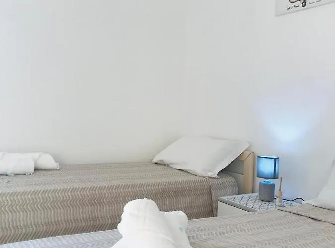 Marrelli לינה וארוחת בוקר קרוטונה